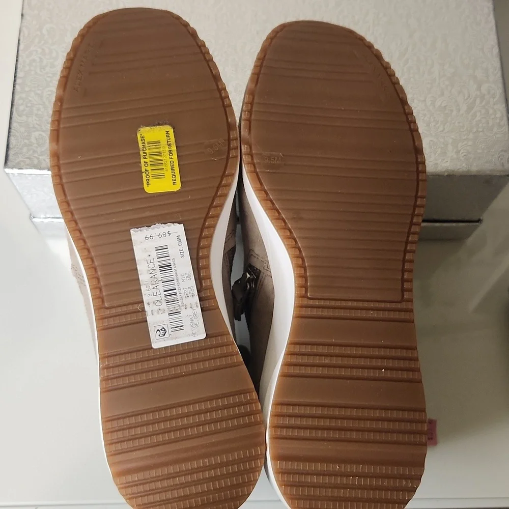 ALEX MARIE WOMEN'S CAMEL ANKLE BOOTS. SIZE 9.5 - Picture 7 of 11